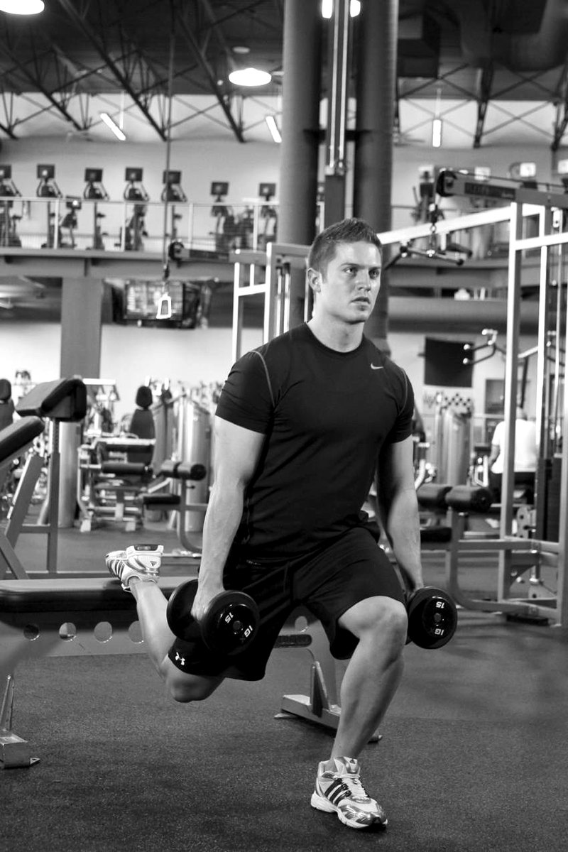 Split Squat with Dumbbells — end position demonstration photo
