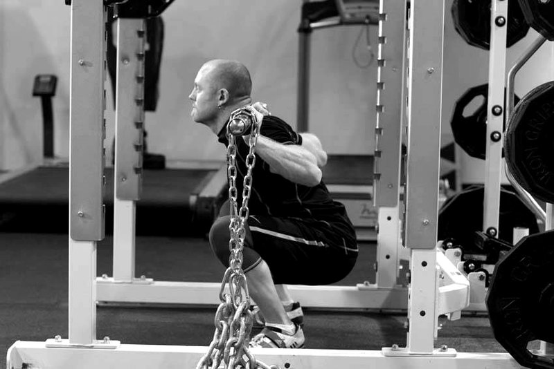 Squat with Chains — end position demonstration photo