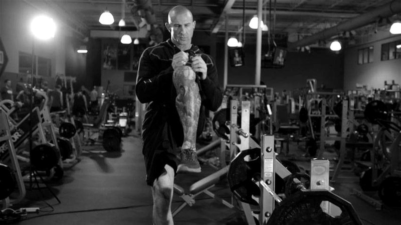 Step-up with Knee Raise — end position demonstration photo