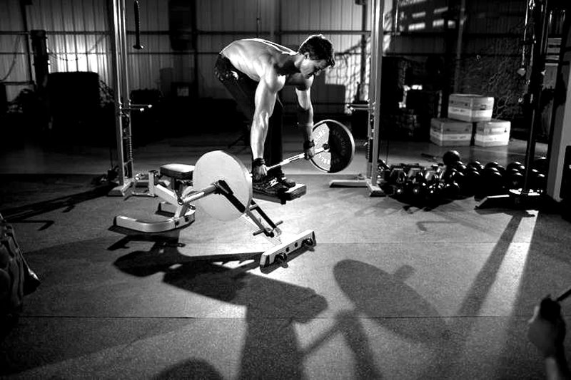 Straight Bar Bench Mid Rows — start position demonstration photo
