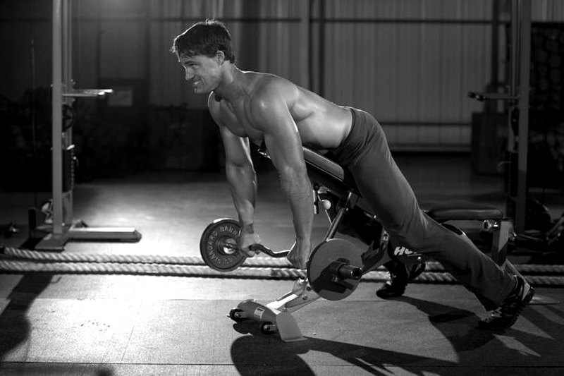 Straight Raises on Incline Bench — start position demonstration photo