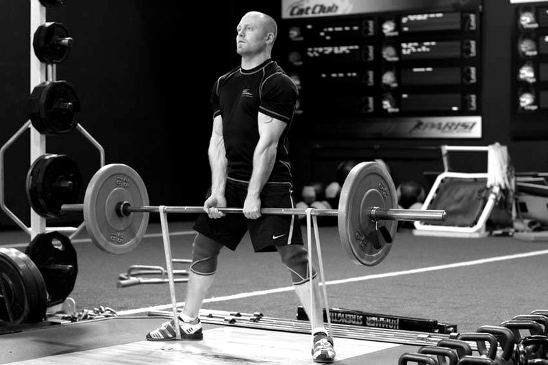 Sumo Deadlift with Bands — end position demonstration photo