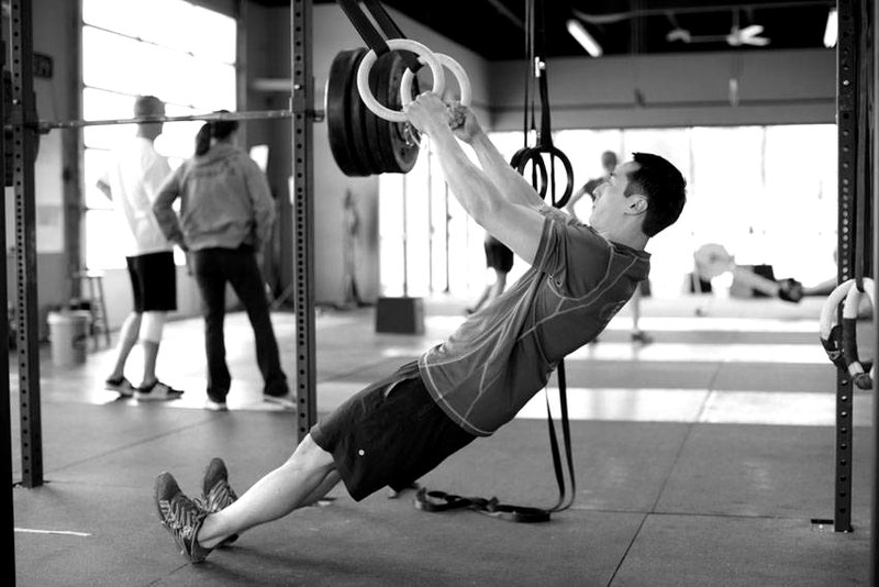 Suspended Row — start position demonstration photo