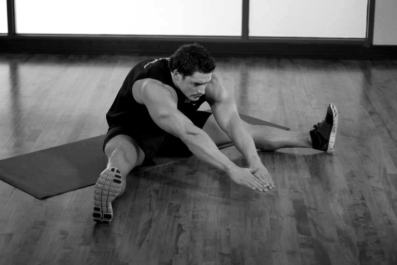 The Straddle — end position demonstration photo