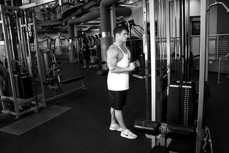 Triceps Pushdown - Rope Attachment — start position demonstration photo