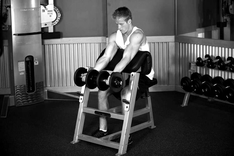 Two-Arm Dumbbell Preacher Curl — start position demonstration photo