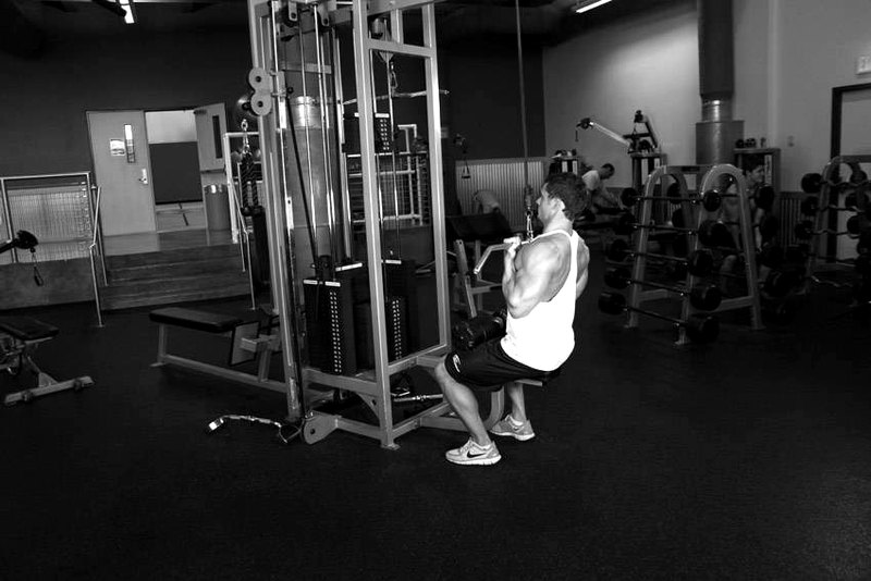 Underhand Cable Pulldowns — end position demonstration photo
