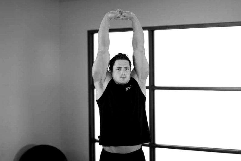 Upward Stretch — end position demonstration photo
