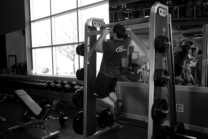 V-Bar Pullup — start position demonstration photo