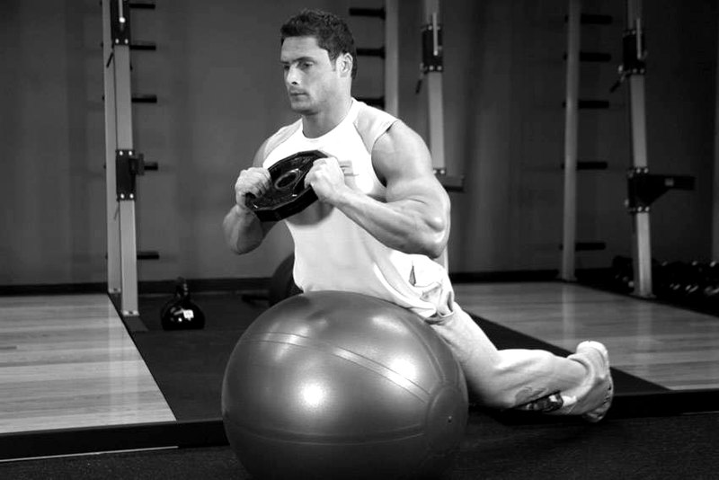 Weighted Ball Hyperextension — end position demonstration photo