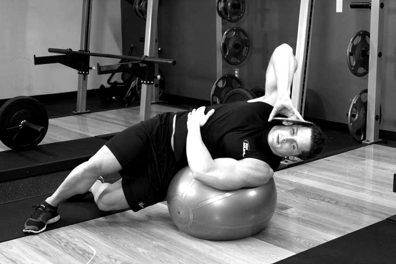 Weighted Ball Side Bend — start position demonstration photo