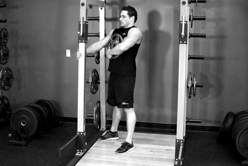 Weighted Sissy Squat — start position demonstration photo