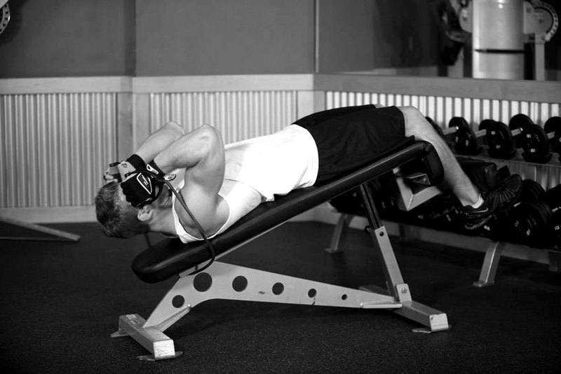 Weighted Sit-Ups - With Bands — start position demonstration photo