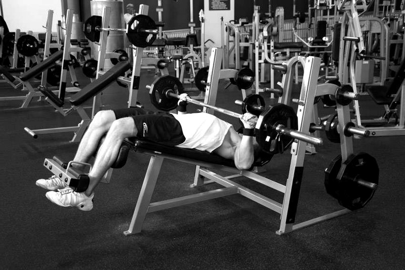 Wide-Grip Decline Barbell Bench Press — end position demonstration photo