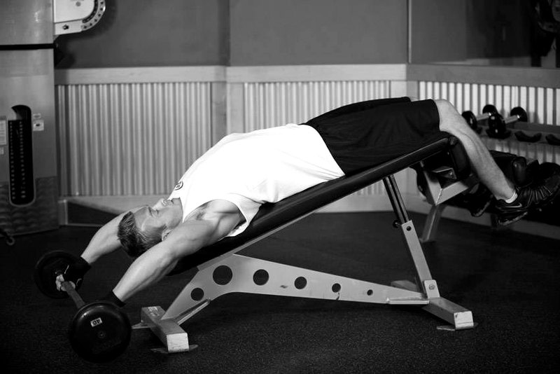 Wide-Grip Decline Barbell Pullover — end position demonstration photo