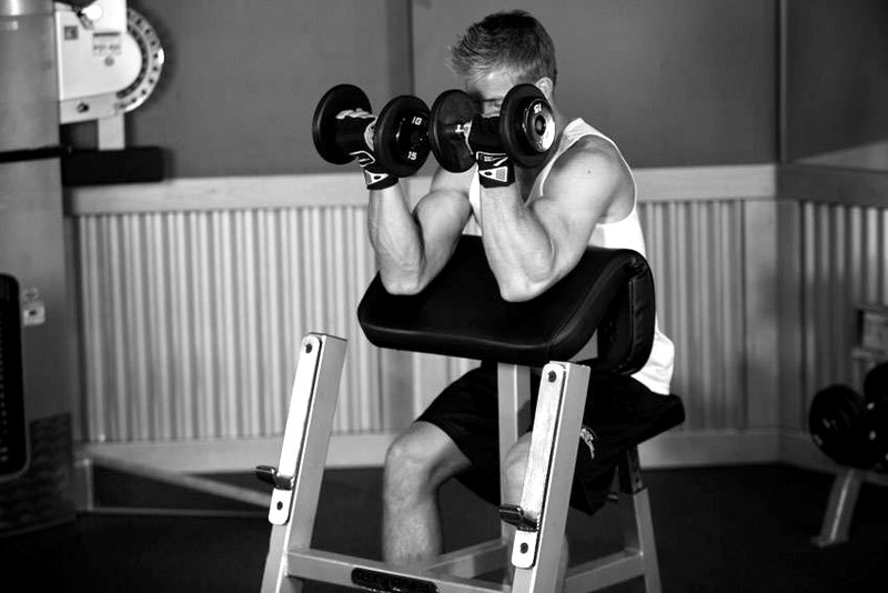 Zottman Preacher Curl — end position demonstration photo